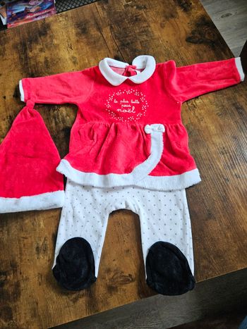 Pyjama de Noël avec sont bonnet