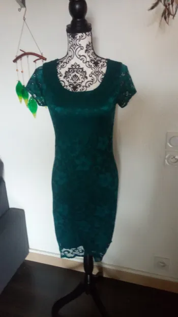 Robe verte dentelle