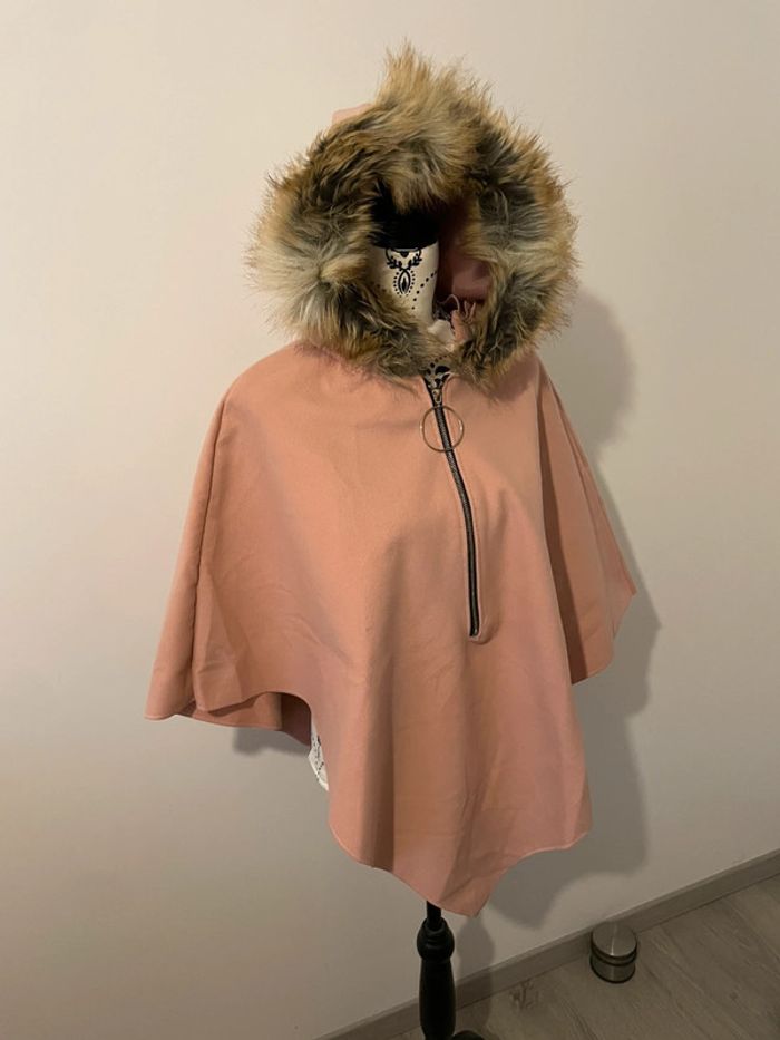 Veste sans manche poncho rose à capuche fourrure beige en polaire taille unique - photo numéro 2