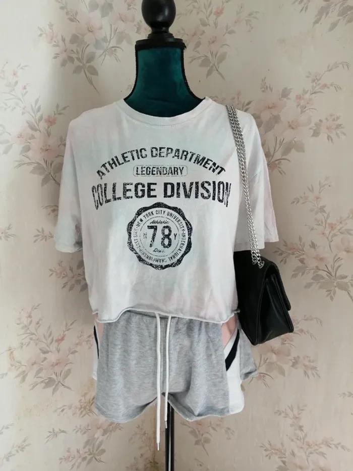 Short gris avec poche à l'arrière et écusson girls / undiz / (L)