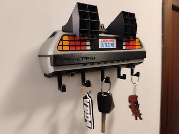 Porte clefs mural Delorean