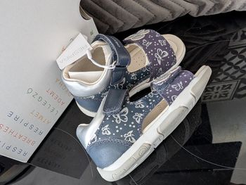 Sandales d'été fille. Doublure en cuir. Taille 25. Neuf. Geox