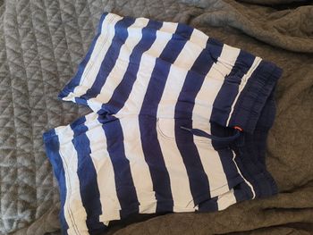 Sorte de plage sergent major 7 ans 122 cm.