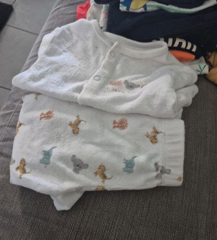 Lot de 65 vêtements garcon - photo numéro 2