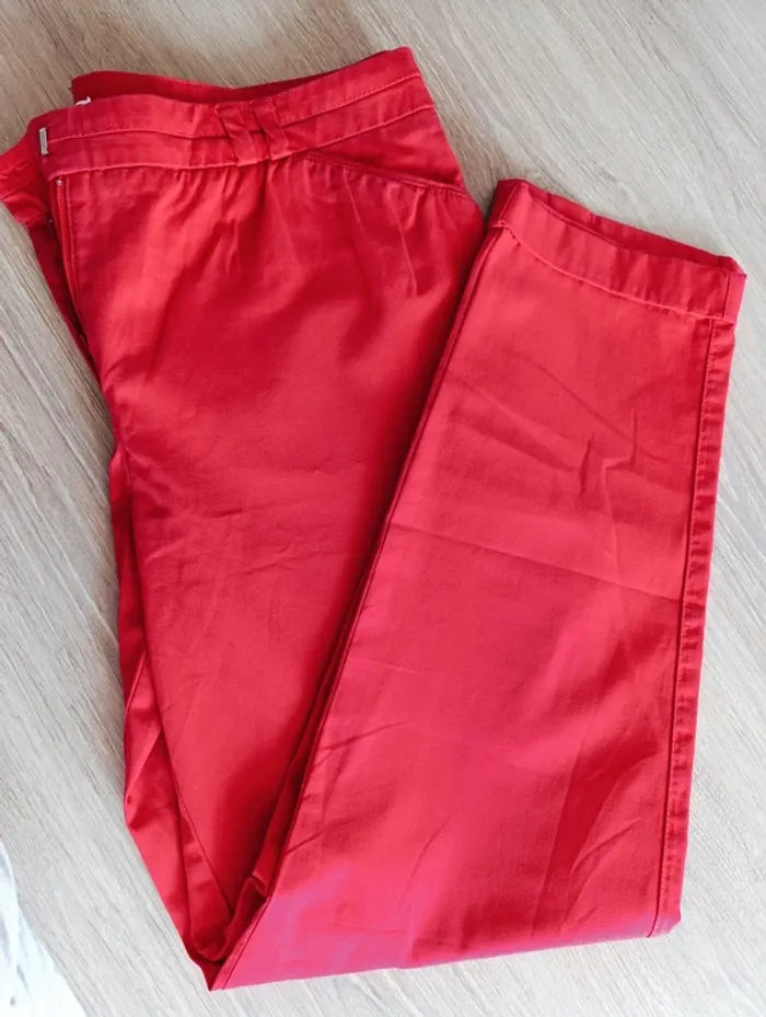 Pantalong Rouge Taille 40
Marque Camaïeu - photo numéro 6