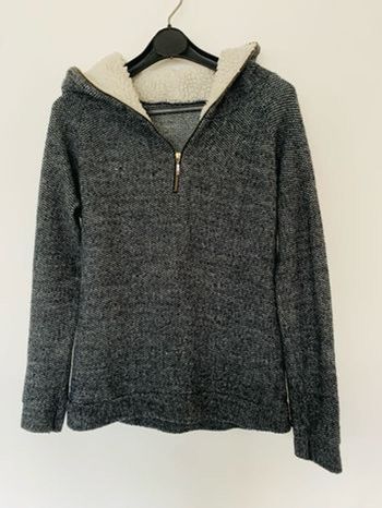 Pull avec capuche gris Taille 12 ans