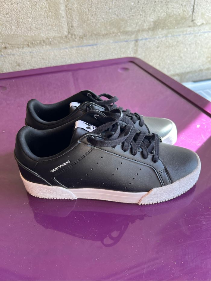 Adidas Court Tourino 40