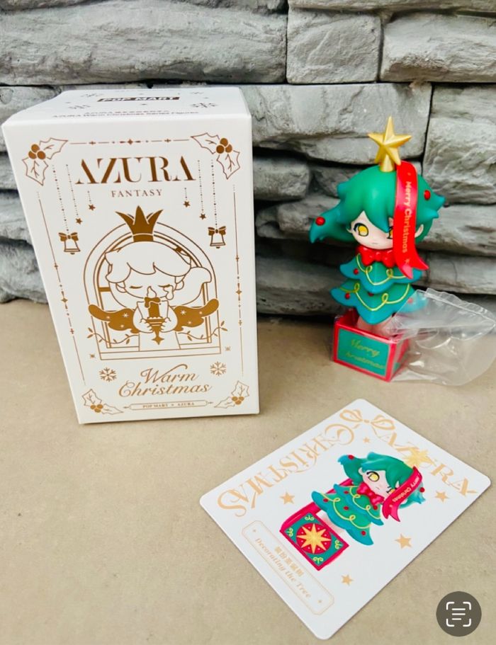 Pop Mart Azura Warm Christmas -  Decorating The Tree
