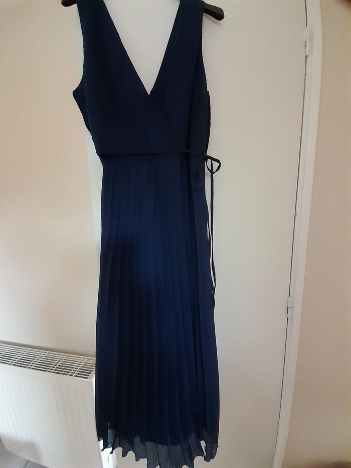 Jolie robe plissée porté 1 seule fois idéal cérémonie - photo numéro 5