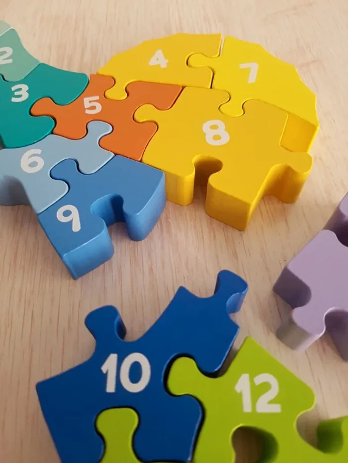 Puzzle spinosaure en bois chiffres et couleurs - photo numéro 6