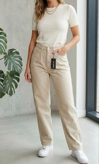 Pantalon beige écru très confortable fermeture zip et bouton et ceinture