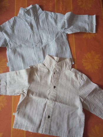 Lot de 2 CHEMISES manches longues (garçons) "Obaibi" en taille 6 mois