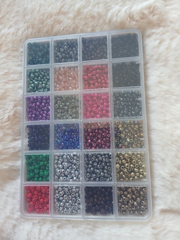 Neuf: Lot Perles rocaille multicoloris mat/brillant+ Fils - photo numéro 3