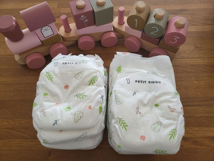 Lot  de 7 couches taille 1 (2 à 4 kgs) + 27 couches taille 2 (3 à  6kgs) - photo numéro 2