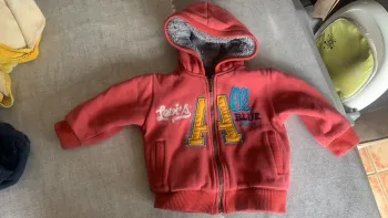Veste zippee à capuche LEVIS 24 mois