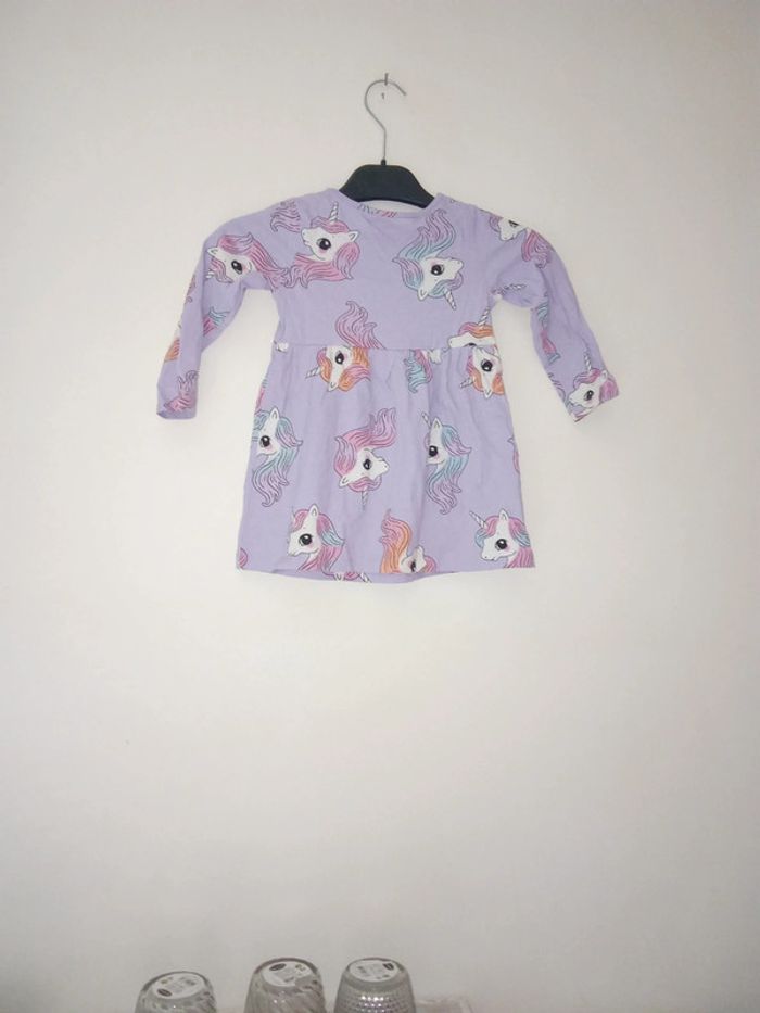 Robe 👗 violette motif licorne - H&M - Taille 18-24Mois - photo numéro 3