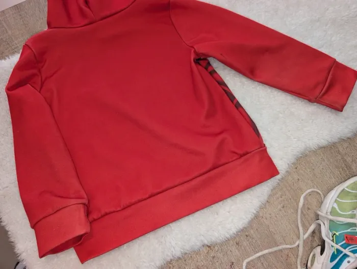 Pull rouge araignée 6 ans - photo numéro 4