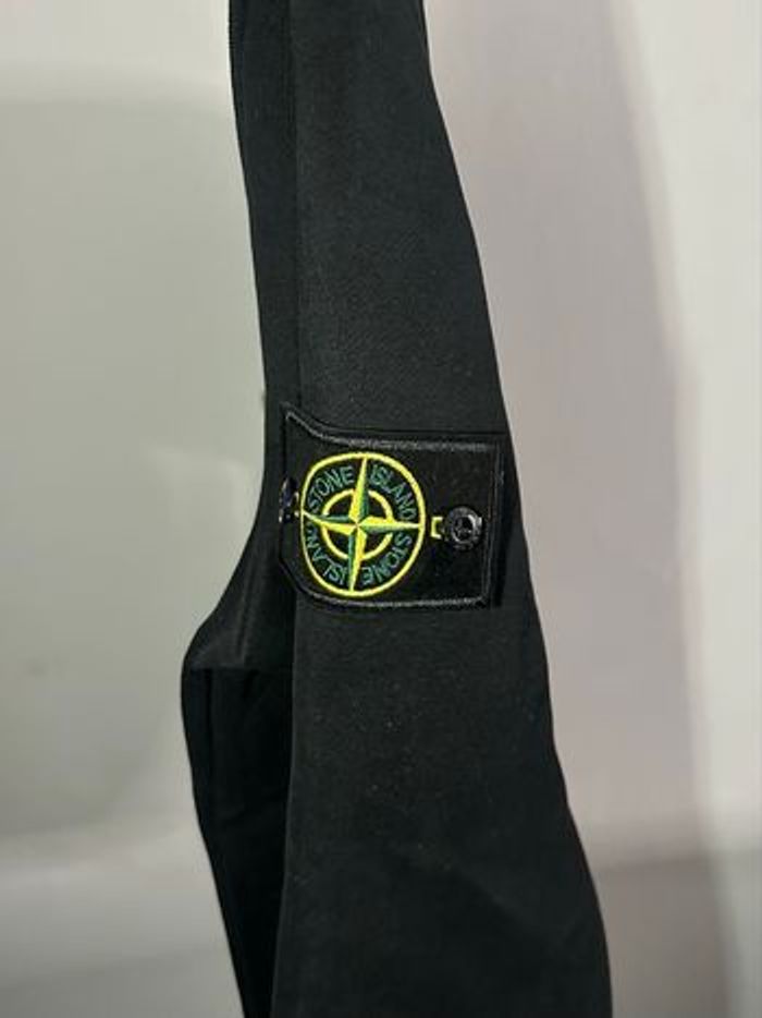 Sweat Stone Island noir badge manche – taille L,  avec certilogo - photo numéro 3