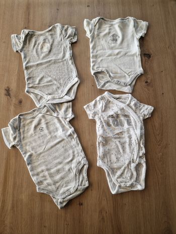 Lot de 4 bodys 3 mois