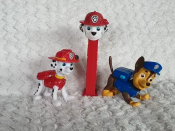 Lot 2 figurines Pat' Patrouille + 1 Pez marshall