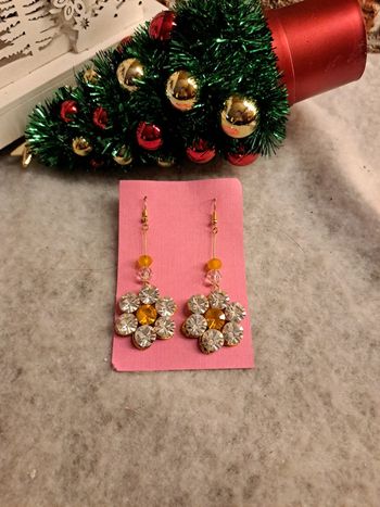 Boucles d'oreilles pendante avec strass orange et blanc