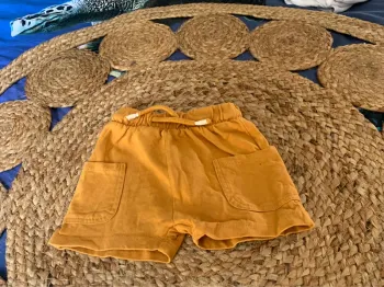 Short moutarde 3 mois été