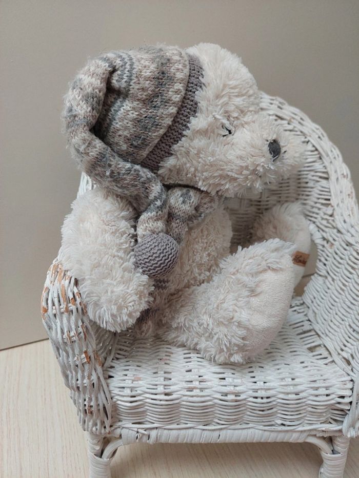 Louise mansen - peluche ours blanc avec bonnet - photo numéro 2