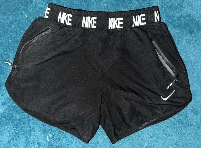 Short de sport Nike