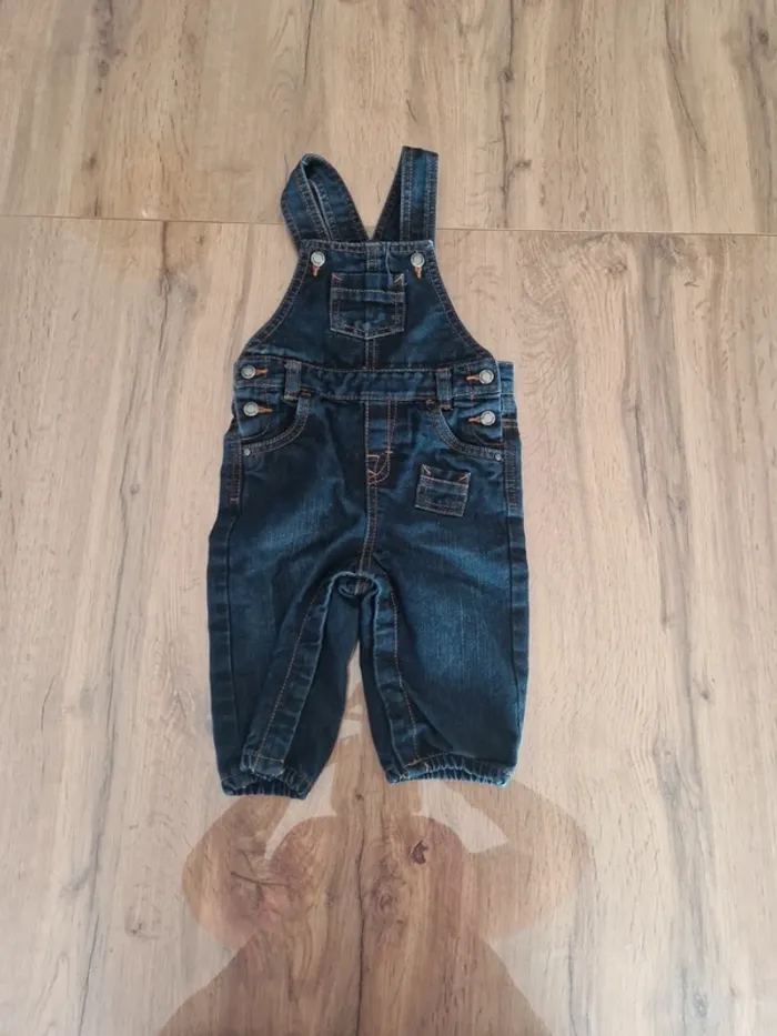 Lot - 2 salopettes + 1 tee shirt - 9 mois - photo numéro 3