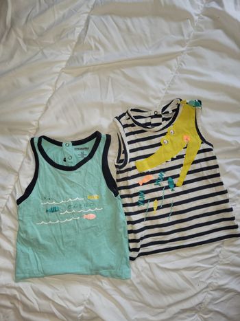 Deux débardeur taille 12 mois