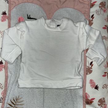 Pull 3 mois neuf