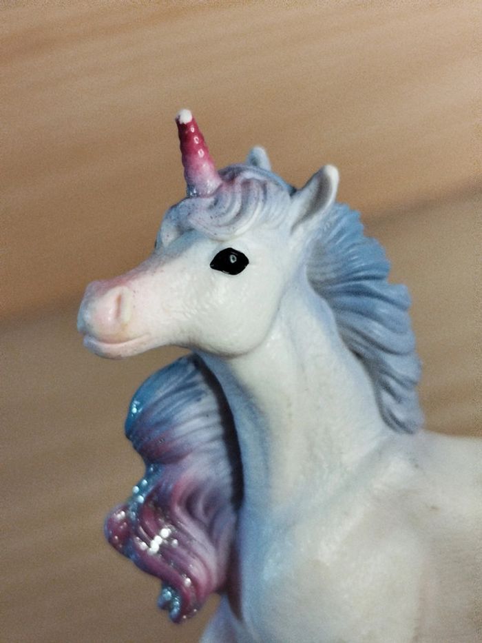 Schleich jeune licorne parme et rose Figurine animal imaginaire - photo numéro 3