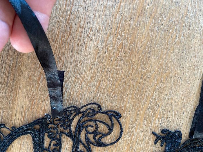 Lot de cinq loups neufs en dentelle noire - photo numéro 9