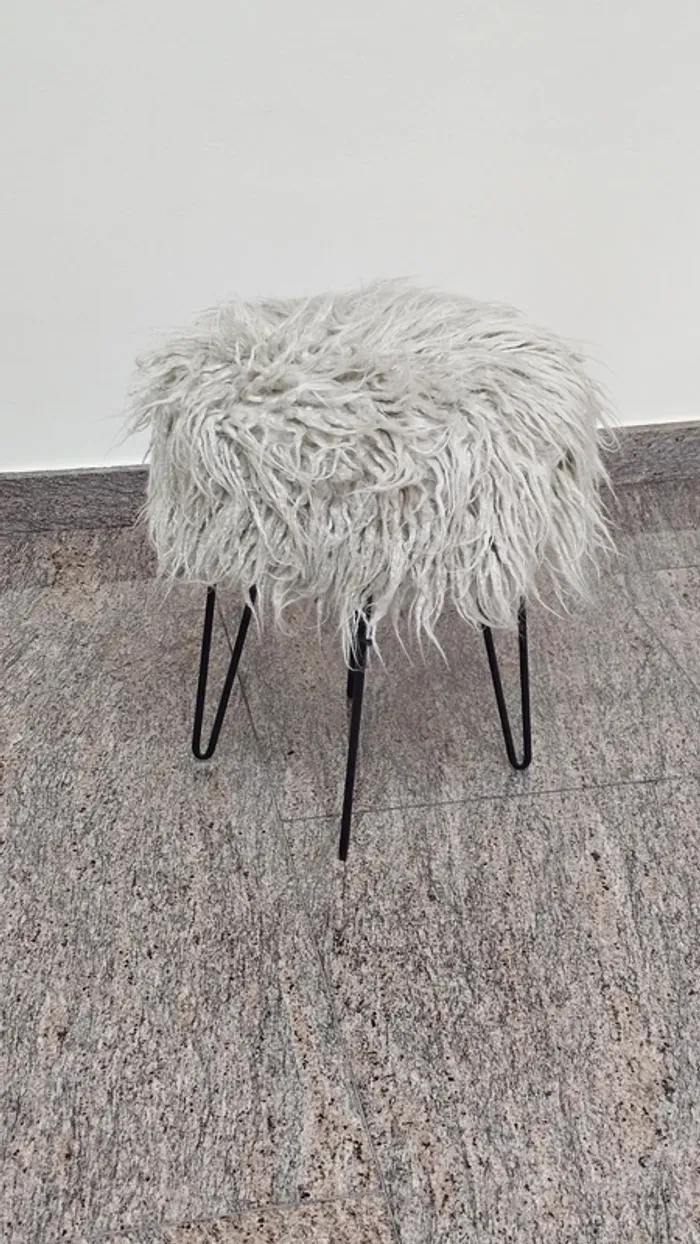 Sgabello pelo bianco