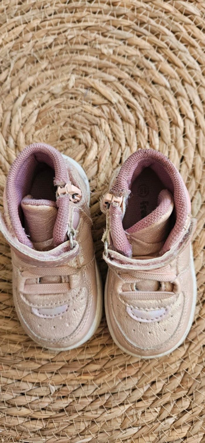 Paire de basket montante taille 19 - photo numéro 5