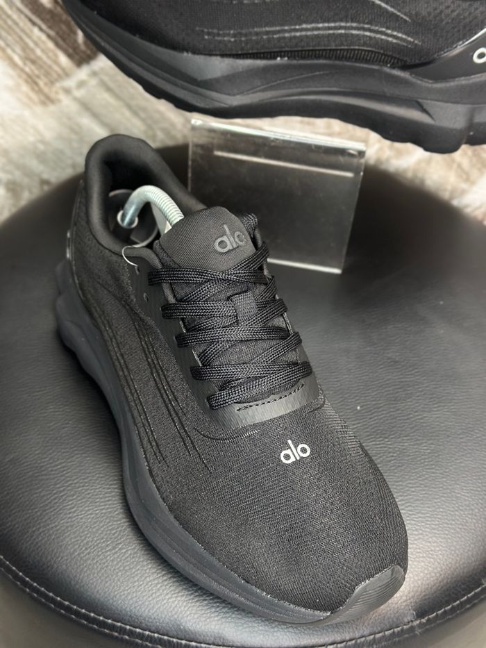 ALO Yoga Runner Sneakers - photo numéro 2