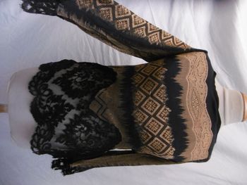 haut top chic mordoré et dentelle guipure noire   T 36 