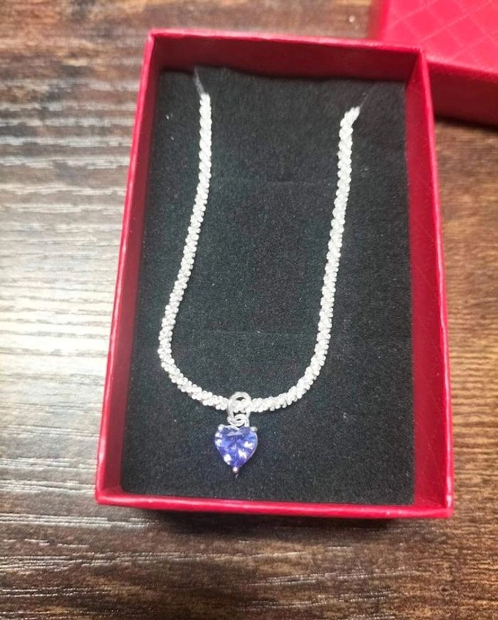 Collier argenté pendentif coeur Violet