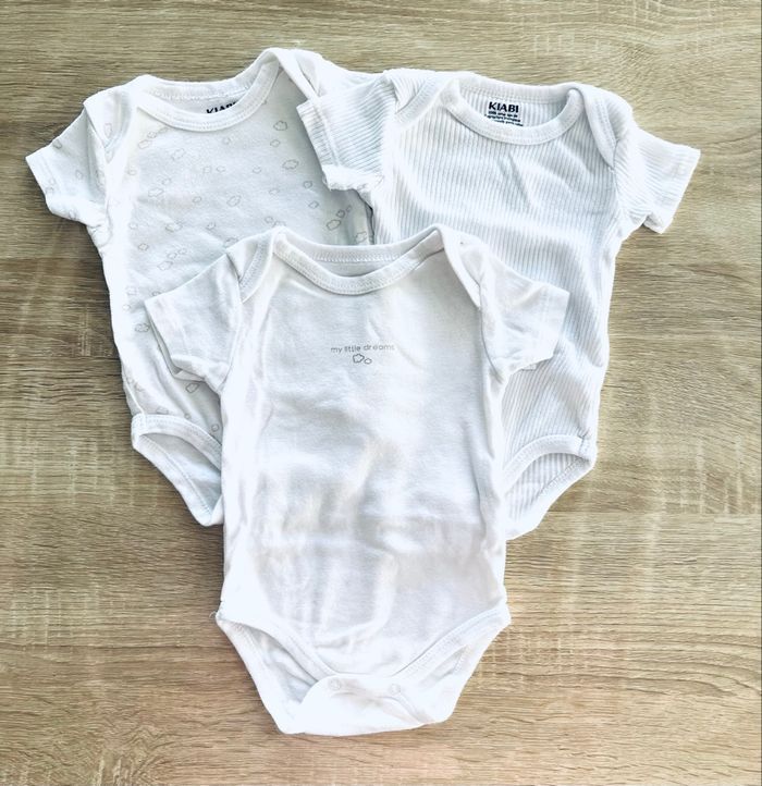 Lot de 3 body blanc « Kiabi » T3 mois - photo numéro 3
