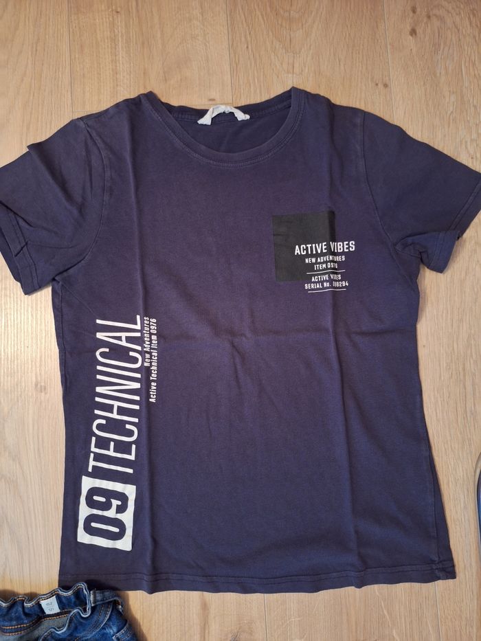 Jeans et 2 tee-shirts manches courtes 12 ans - photo numéro 4