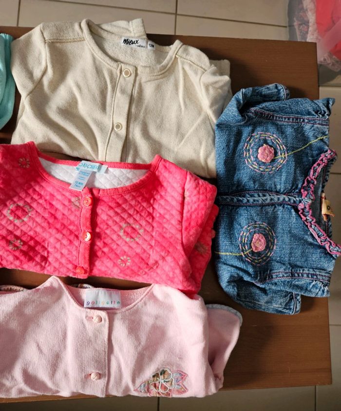 Lot gilets 12 mois - photo numéro 3