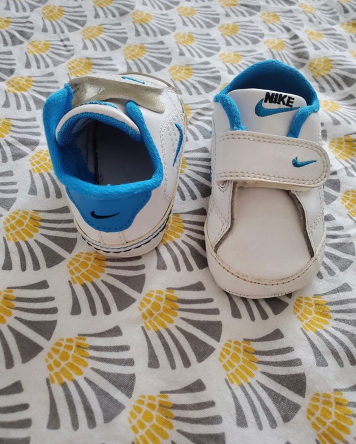 Baskets Nike T.17 - photo numéro 2