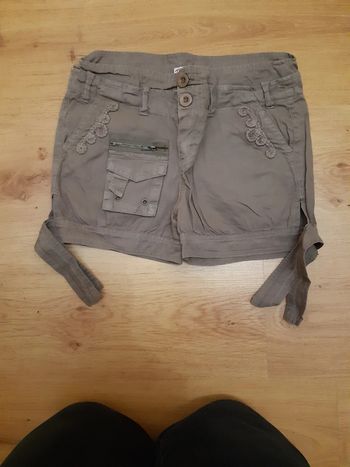 Short fille