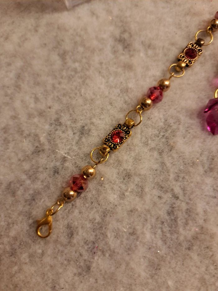 Bracelet rouge et doré avec boucles d'oreilles cœurs en verre rose - photo numéro 7