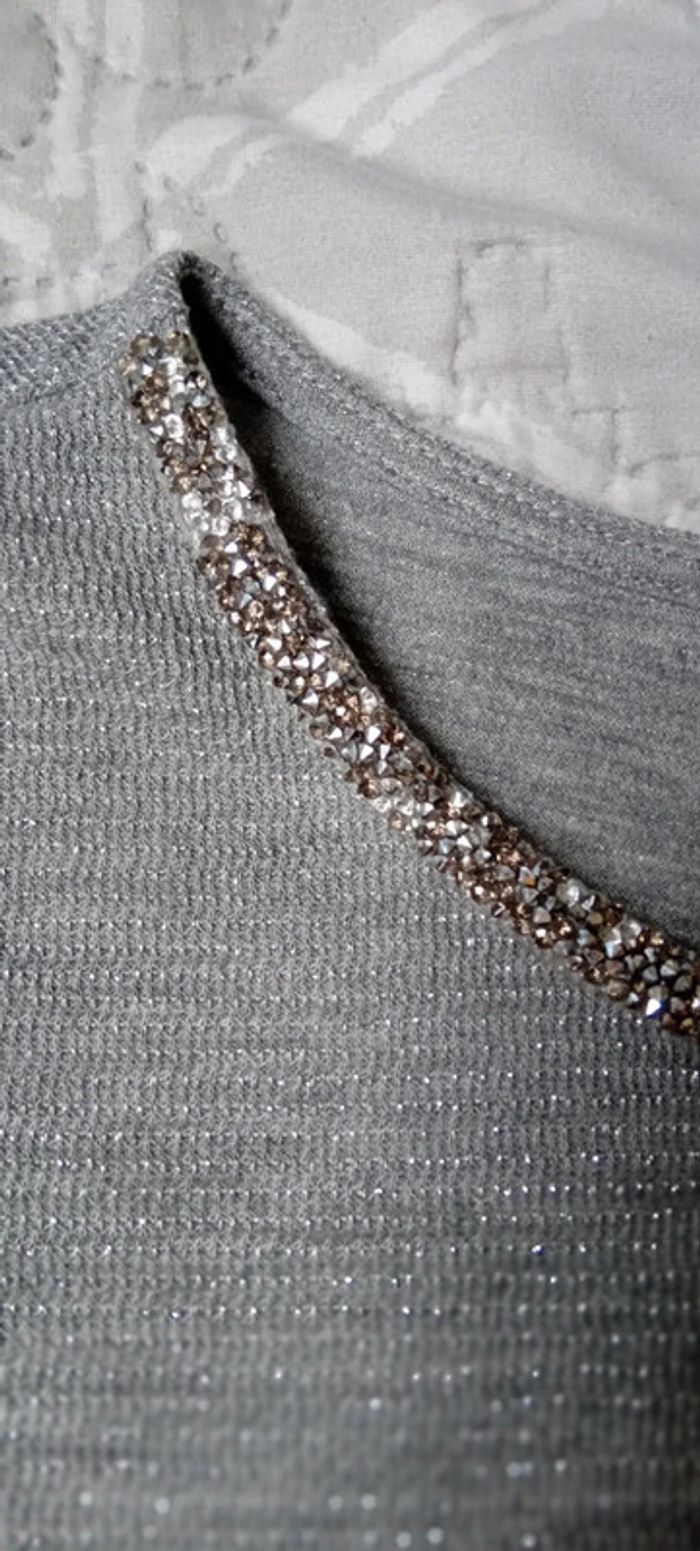 Pull de fêtes fin fil métallique argenté col strass gris femme Taille 1 - photo numéro 12