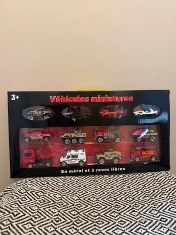 WDK - Coffret 12 véhicules métal Assortis, Roues libres (Modèle 1)