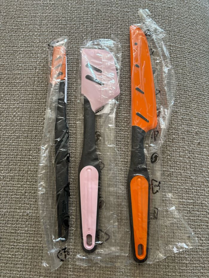 3 spatules Tupperware neuves