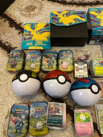 Lot d'item Pokémon etb & tins & carte Pokémon