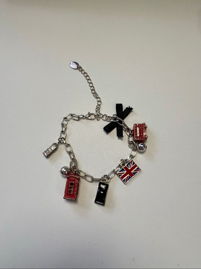 Bracelet breloques thème Londres - Claire’s