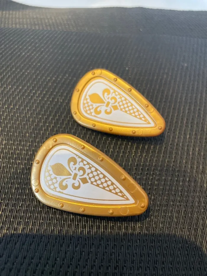 Playmobil lot 2 boucliers chevalier Lys doré et blanc 6847 moyen âge pièces détachées - photo numéro 2